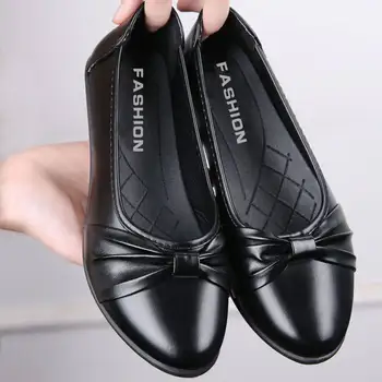 Черни обувки-лодка на танкетке, женска работна обувки от мека кожа, на ниско нескользящем ток, просто ежедневни корейската мода, плитък чрез шнурове